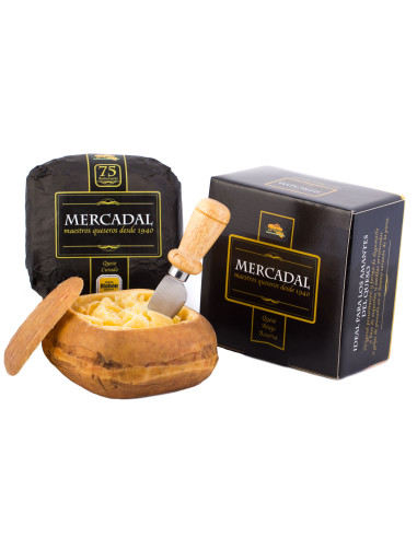 Mercadal Aged pasteurised milk Mini piece with special edition cheese knife